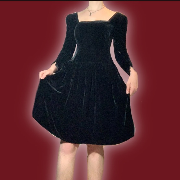 Black velvet gothic 70s Victorian square neck puff sleeve A-line midi dress - Picture 2 of 7